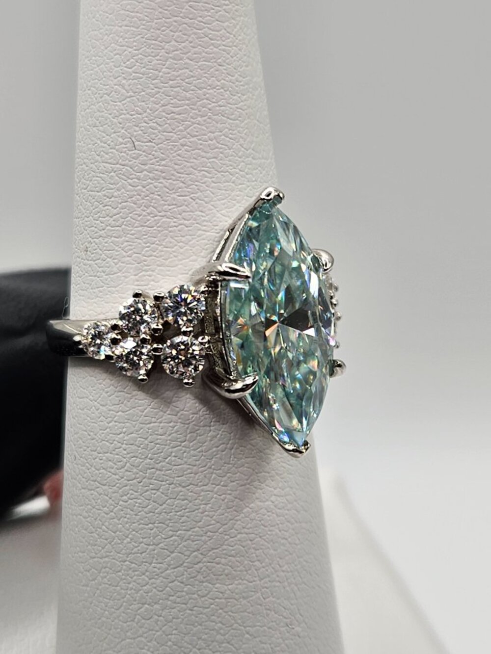 925 Sterling Silver Moissanite 7ctw Teal Ring Size 6 - Picture 3 of 6
